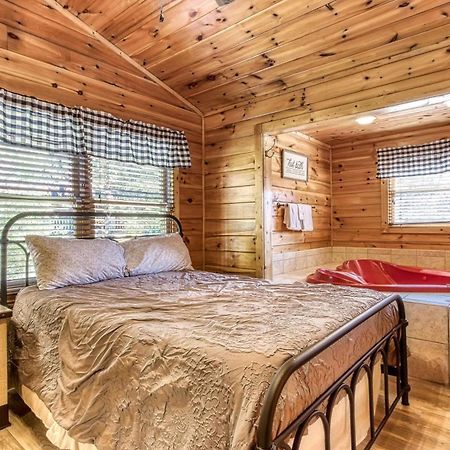Dog Friendly, Romantic Mtn Getaway Hot Tub Pool Gatlinburg Exteriér fotografie