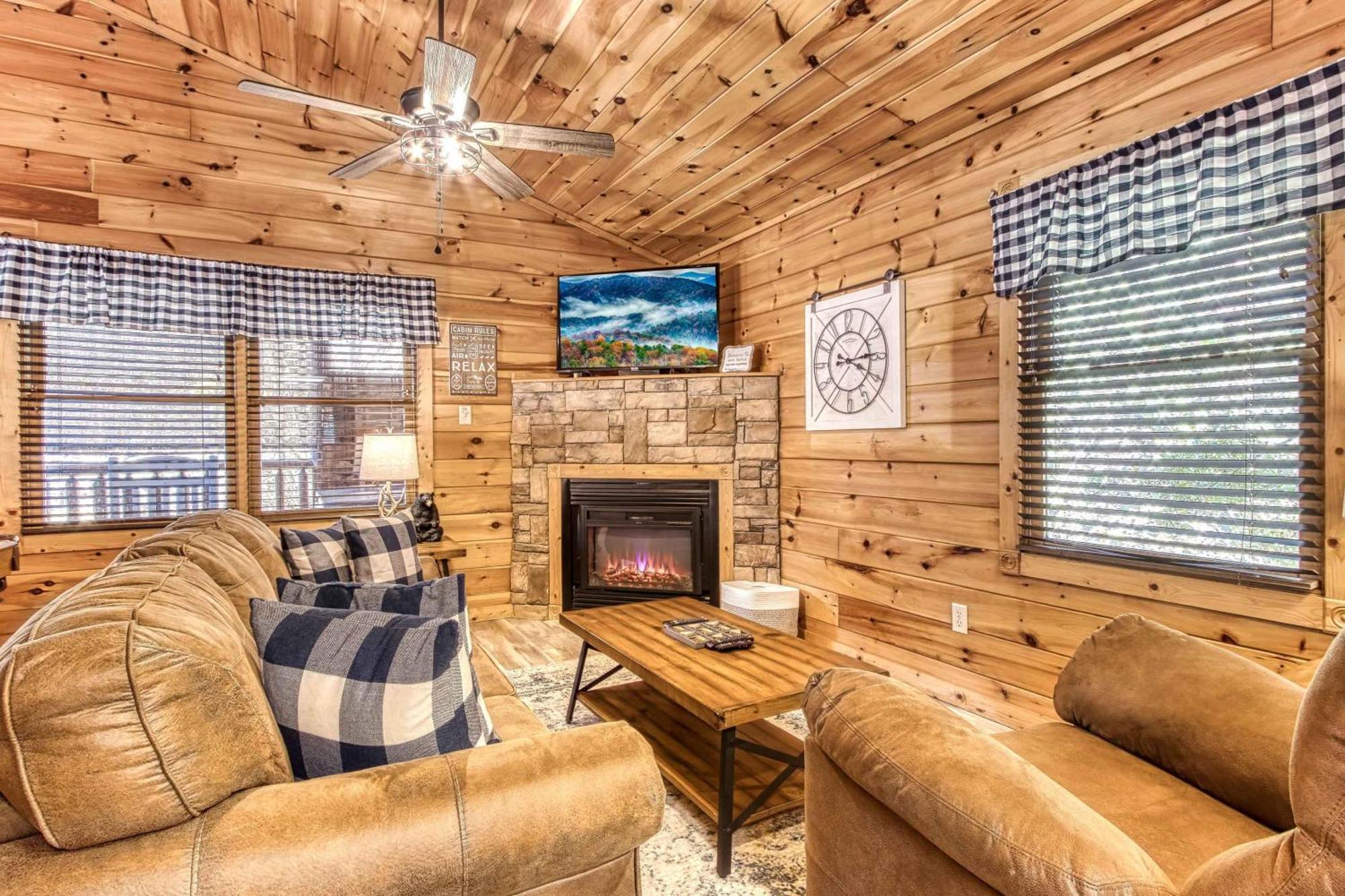 Dog Friendly, Romantic Mtn Getaway Hot Tub Pool Gatlinburg Exteriér fotografie